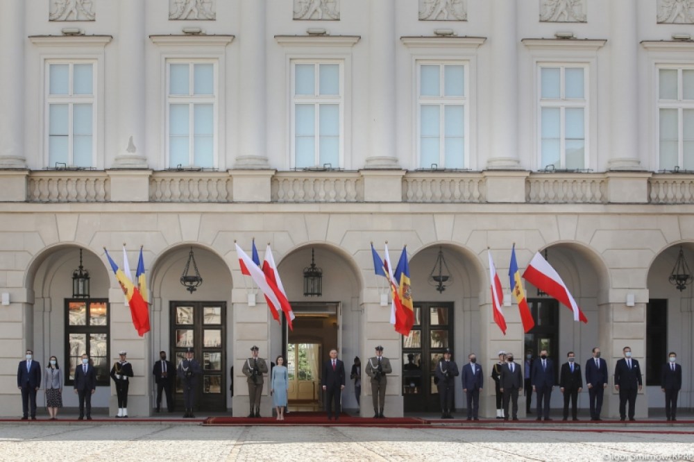 Maia Sandu a fost întâmpinată cu onoruri militare de către Președintele Republicii Polone, Andrzej Duda